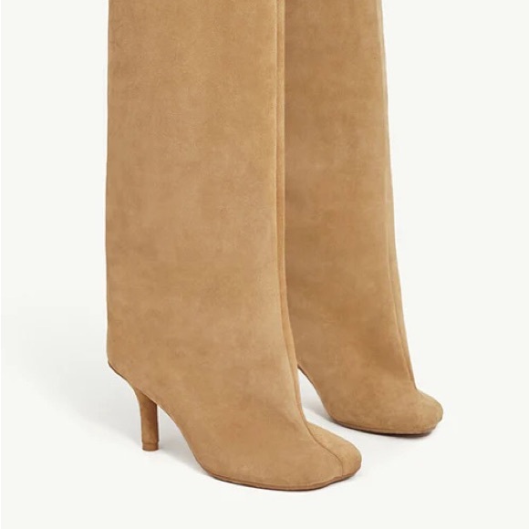 ISO: MM6 Maison Margiela
Anotomic slip-on suede boots - Picture 2 of 2